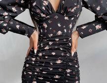 Платье мини с принтом со сборкой на юбке Платье мини с принтом со сборкой на юбке | PUSHKA SHOP