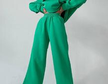 Тёплый костюм с расклешенными брюками Тёплый костюм с расклешенными брюками | PUSHKA SHOP