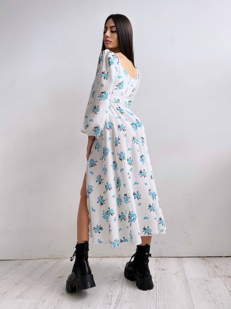 Цветочное платье-миди с разрезом и объемными рукавами Цветочное платье-миди с разрезом и объемными рукавами | PUSHKA SHOP