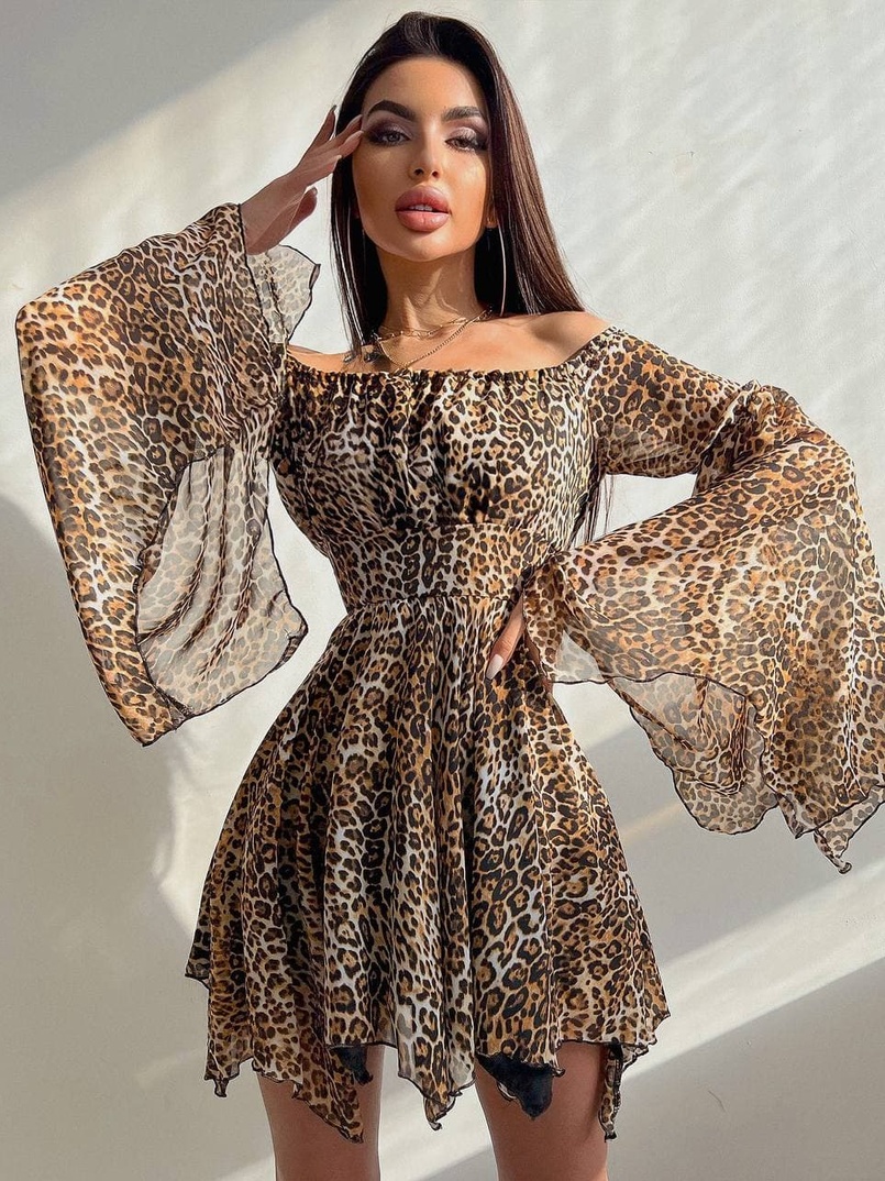 Платье с расклешенными рукавами с ассиметричной юбкой + корсет из эко-кожи Платье с расклешенными рукавами с ассиметричной юбкой + корсет из эко-кожи | PUSHKA SHOP