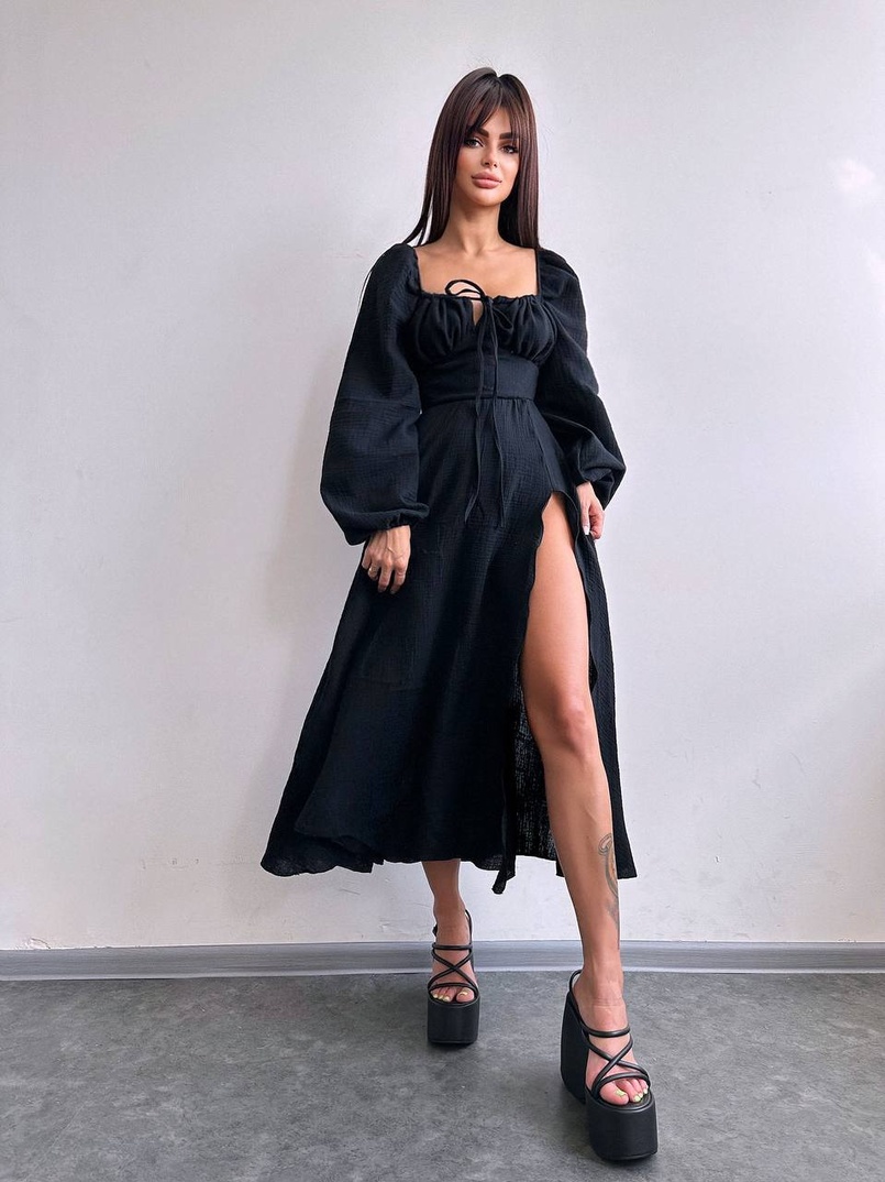 Муслінова сукня -міді з розрізом на ніжці Муслінова сукня -міді з розрізом на ніжці | PUSHKA SHOP