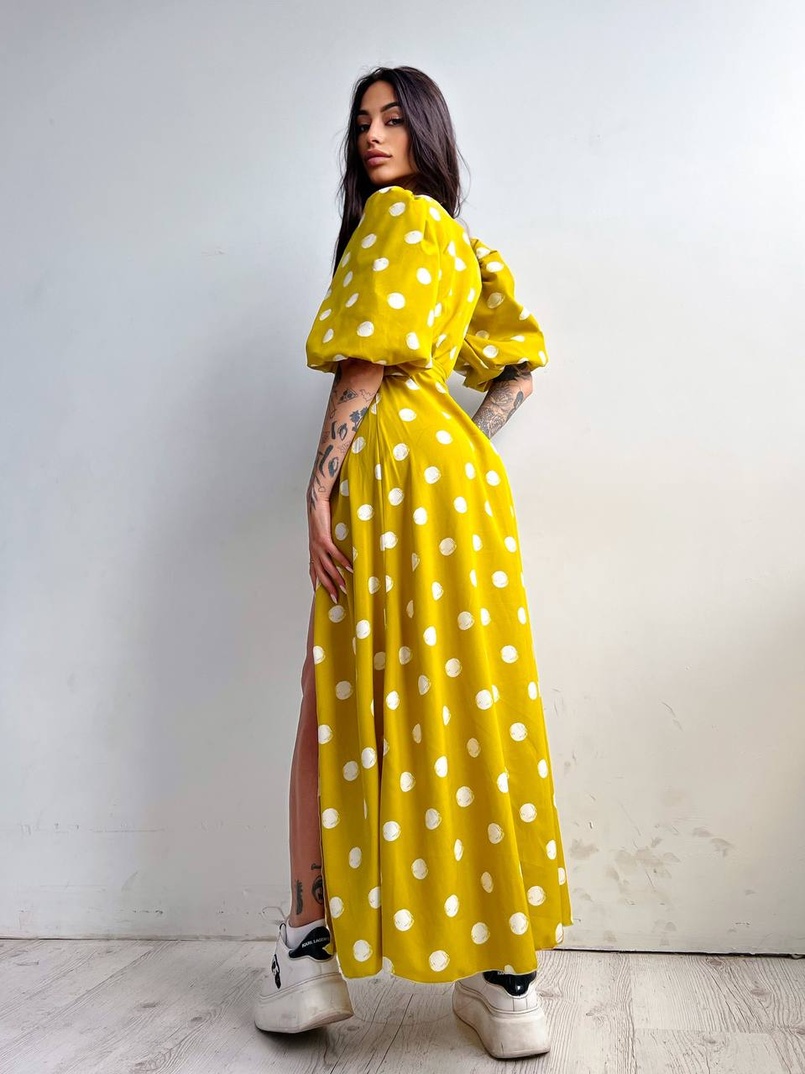 Платье миди в горох с запахом и объемными рукавами Платье миди в горох с запахом и объемными рукавами | PUSHKA SHOP