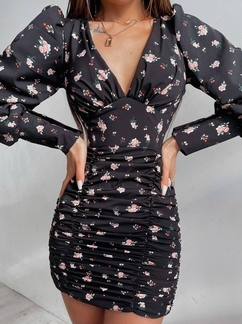 Платье мини с принтом со сборкой на юбке Платье мини с принтом со сборкой на юбке | PUSHKA SHOP