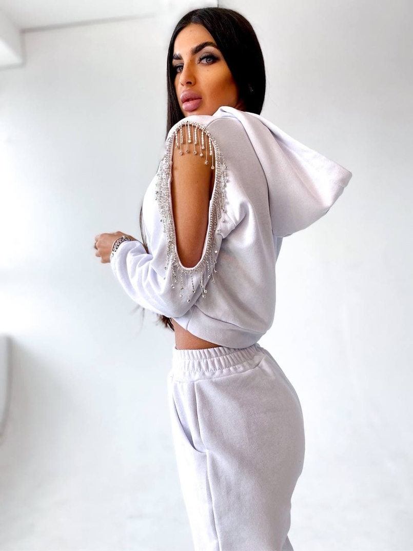 Костюм из качественной турецкой трехнитки, декорированный бахромой со стразами Костюм из качественной турецкой трехнитки, декорированный бахромой со стразами | PUSHKA SHOP