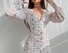 Платье мини с принтом со сборкой на юбке Платье мини с принтом со сборкой на юбке | PUSHKA SHOP