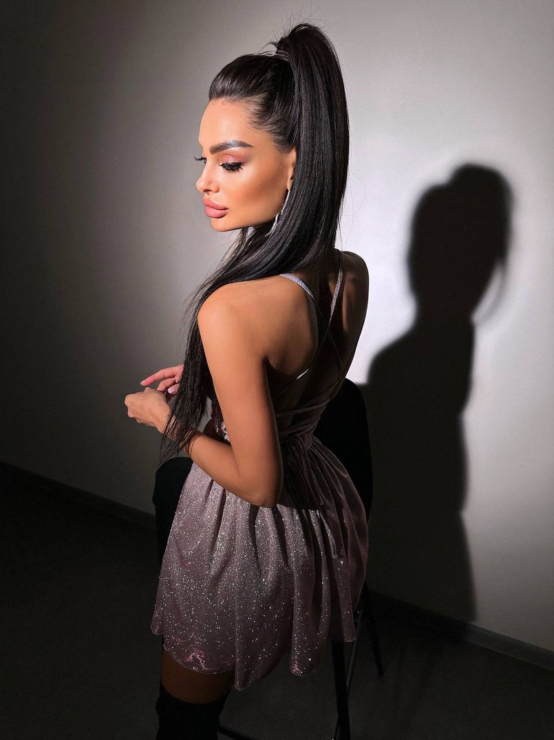 Блискуча сукня з пишною спідницею та шнурівкою на спинці Блискуча сукня з пишною спідницею та шнурівкою на спинці | PUSHKA SHOP