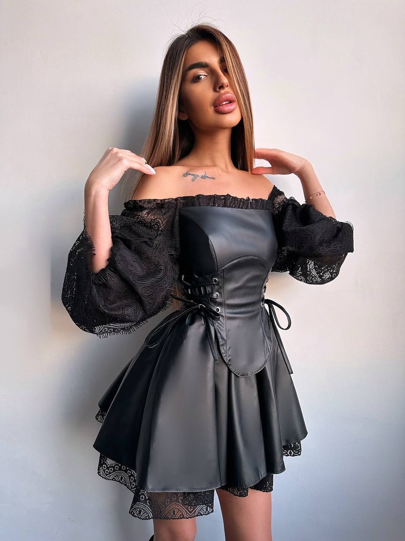 Корсетна сукня з еко-шкіри з мереживними рукавами | PUSHKA SHOP