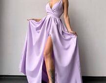 Сукня максі на тонких бретелях з розрізом на спідниці Сукня максі на тонких бретелях з розрізом на спідниці | PUSHKA SHOP