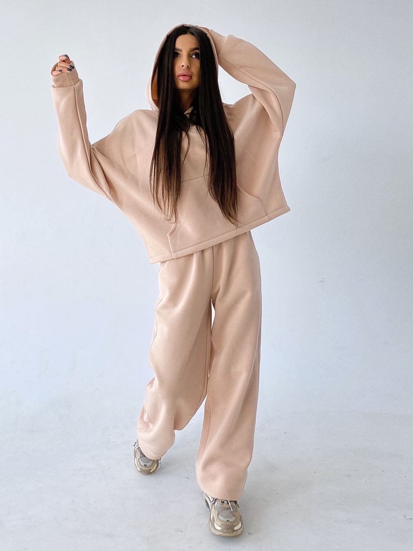 Бежевый oversize костюм с худи и расклешенными брюками Бежевый oversize костюм с худи и расклешенными брюками | PUSHKA SHOP