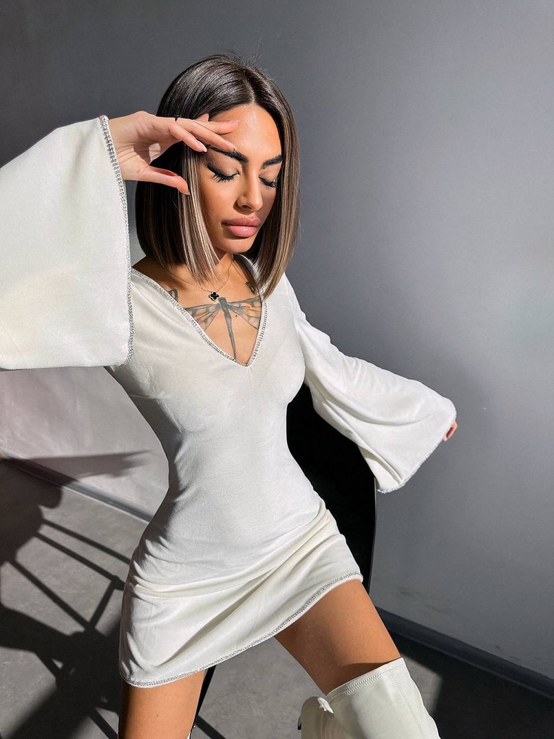 Оксамитова сукня,  декорована стразами з розкльошоними рукавами  Оксамитова сукня,  декорована стразами з розкльошоними рукавами  | PUSHKA SHOP