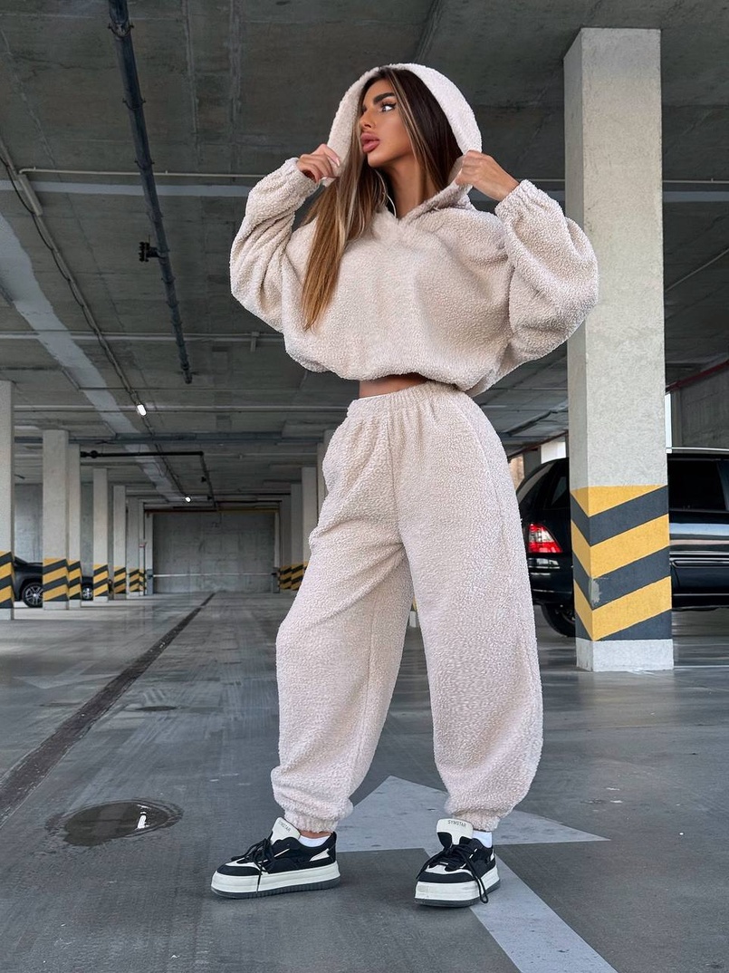 Теплий та мʼякий комплект: Обʼємний худі з капюшоном та штани з манжетами  Дуже приємний до тіла | PUSHKA SHOP