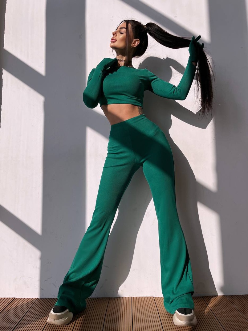 Комплект: штани кльош + топ з рукавичками та прорізами для рук | PUSHKA SHOP