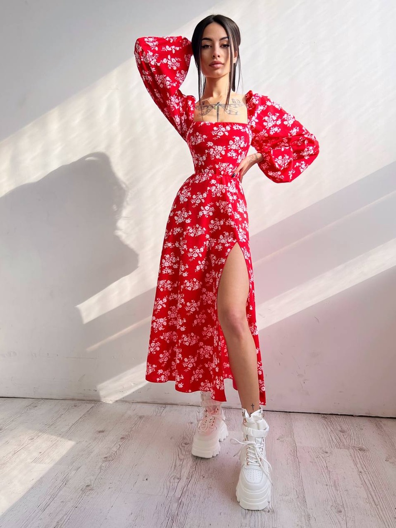 Цветочное платье-миди со шнуровкой на спинке и разрезом на ножке Цветочное платье-миди со шнуровкой на спинке и разрезом на ножке | PUSHKA SHOP