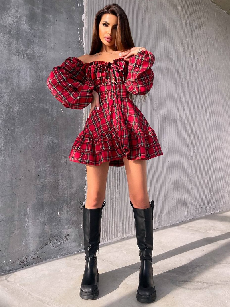 Сукня з об'ємними рукавами та пишною спідницею Сукня з об'ємними рукавами та пишною спідницею | PUSHKA SHOP