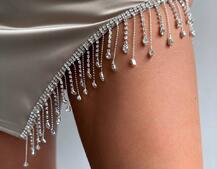 Атласна сукня декорована бахромою зі страз Атласна сукня декорована бахромою зі страз | PUSHKA SHOP