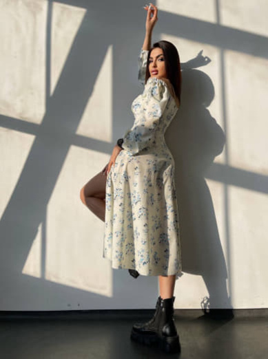 Квіткова сукня-міді з розрізом та об'ємними рукавами Квіткова сукня-міді з розрізом та об'ємними рукавами | PUSHKA SHOP