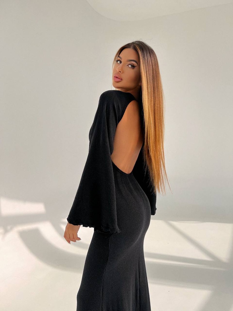 Трикотажна сукня максі з розкльошеними рукавами та відкритою спиною | PUSHKA SHOP