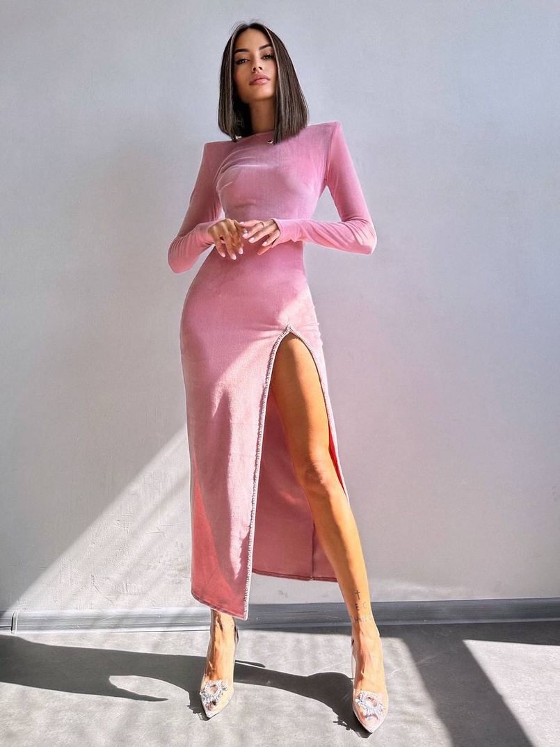 Оксамитова сукня з розрізом, декорована стразами. | PUSHKA SHOP