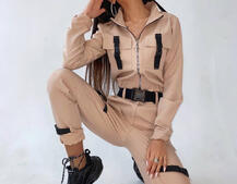 Костюм с брюками-карго декорированный застежками-фастекс Костюм с брюками-карго декорированный застежками-фастекс | PUSHKA SHOP