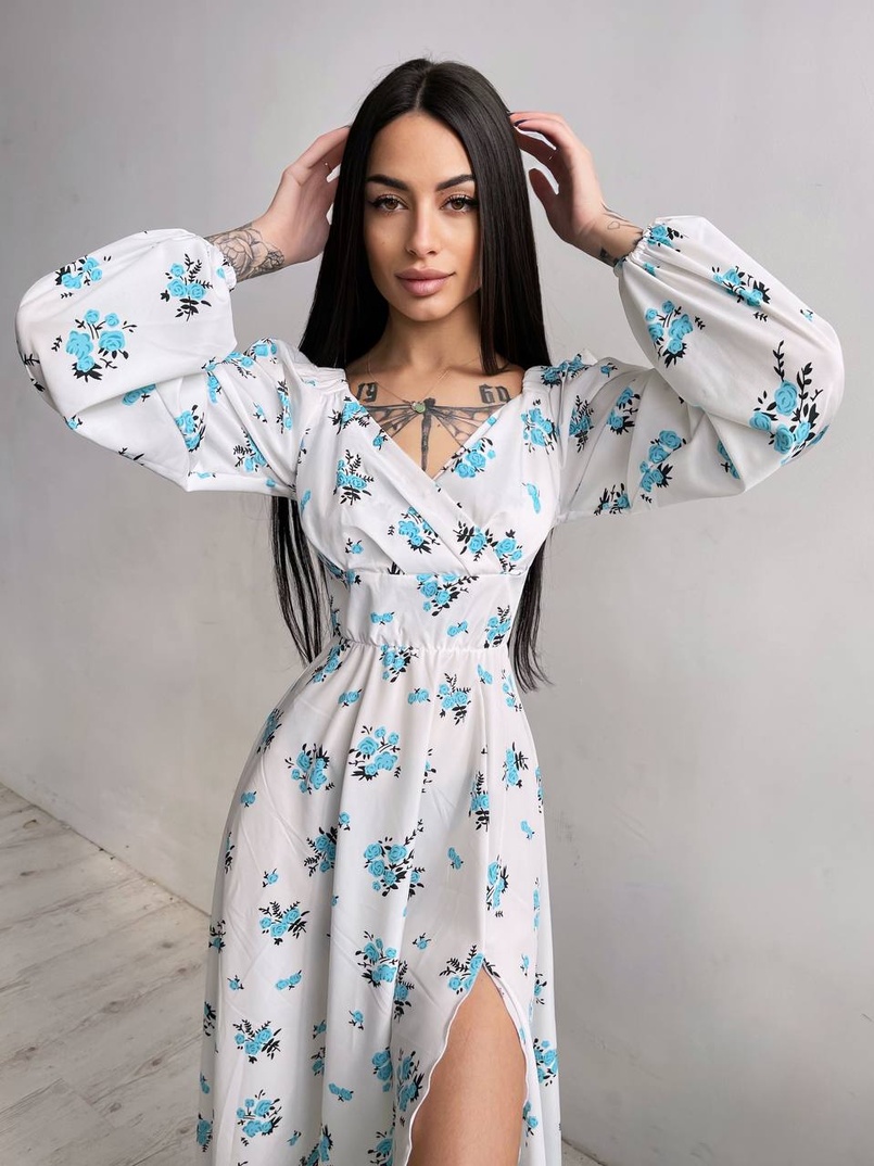 Цветочное платье-миди с разрезом и объемными рукавами Цветочное платье-миди с разрезом и объемными рукавами | PUSHKA SHOP