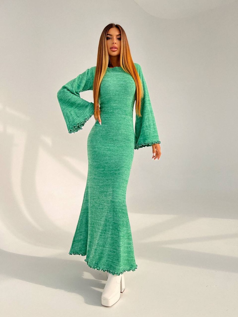 Трикотажна сукня максі з розкльошеними рукавами та відкритою спиною Трикотажна сукня максі з розкльошеними рукавами та відкритою спиною | PUSHKA SHOP