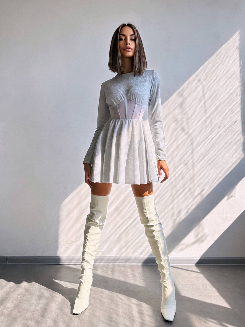 Приталена блискуча сукня з корсетною вставкою та пишною спідницею-сонцем Приталена блискуча сукня з корсетною вставкою та пишною спідницею-сонцем | PUSHKA SHOP