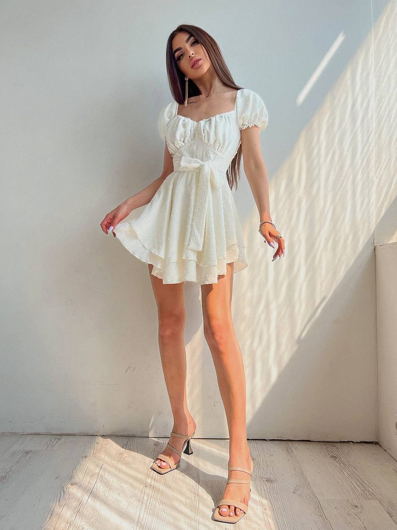 Платье со сборкой на груди и пышной юбкой Платье со сборкой на груди и пышной юбкой | PUSHKA SHOP