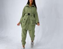 Тёплая удлиненная рубашка с крупными карманами  и трендовые джоггеры Тёплая удлиненная рубашка с крупными карманами  и трендовые джоггеры | PUSHKA SHOP