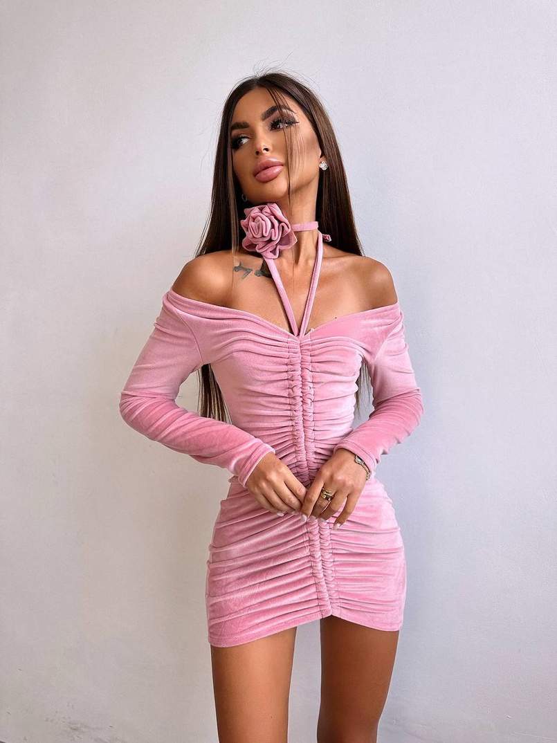 Оксамитова сукня  із зав'язкою на шию з трояндою Оксамитова сукня  із зав'язкою на шию з трояндою | PUSHKA SHOP