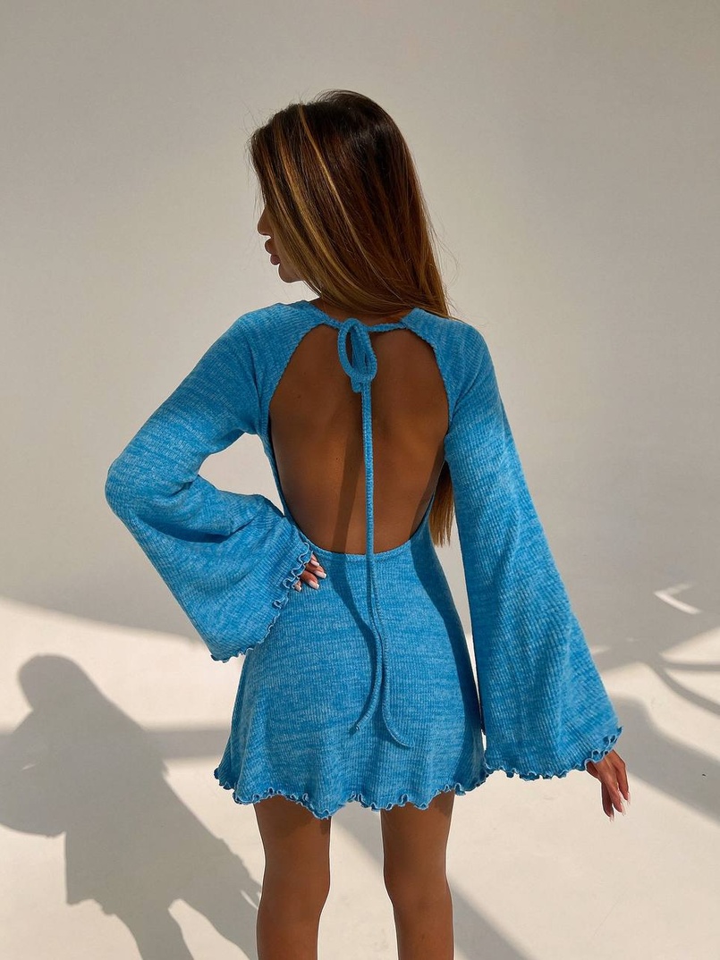 Трикотажна сукня міні з розкльошеними рукавами та відкритою спиною Трикотажна сукня міні з розкльошеними рукавами та відкритою спиною | PUSHKA SHOP