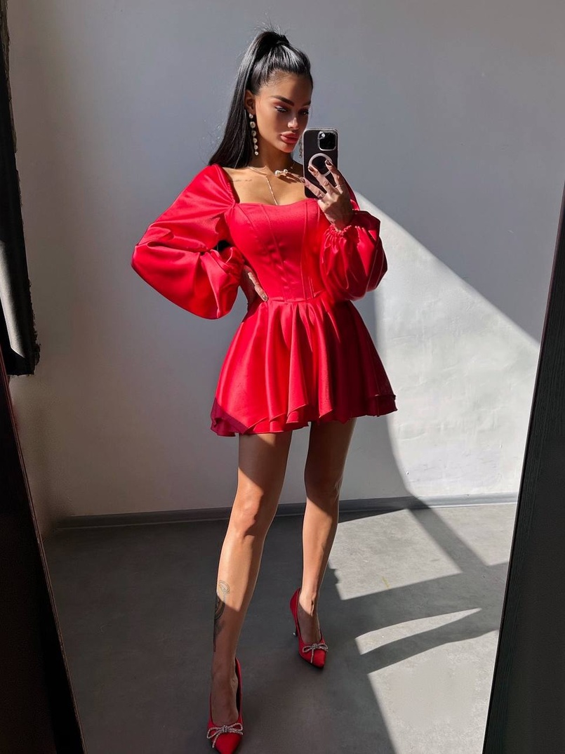 Атласна корсетна сукня з пишною подвійною спідницею та об‘ємними рукавами Атласна корсетна сукня з пишною подвійною спідницею та об‘ємними рукавами | PUSHKA SHOP