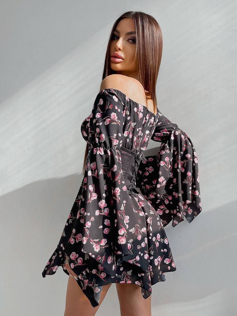 Платье  ассиметричного кроя с расклешенными рукавами + корсет декорированный стразами  | PUSHKA SHOP