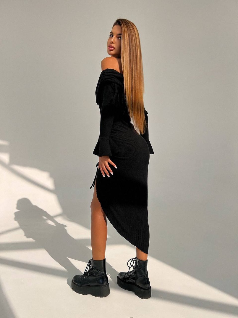 Трикотажна сукня міді з хомутом Трикотажна сукня міді з хомутом | PUSHKA SHOP