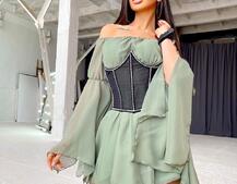 Шифоновое платье ассиметричного кроя с расклешенными рукавами + корсет декорированный стразами Шифоновое платье ассиметричного кроя с расклешенными рукавами + корсет декорированный стразами | PUSHKA SHOP