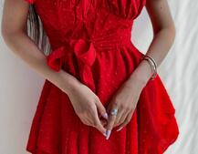 Платье со сборкой на груди и пышной юбкой Платье со сборкой на груди и пышной юбкой | PUSHKA SHOP