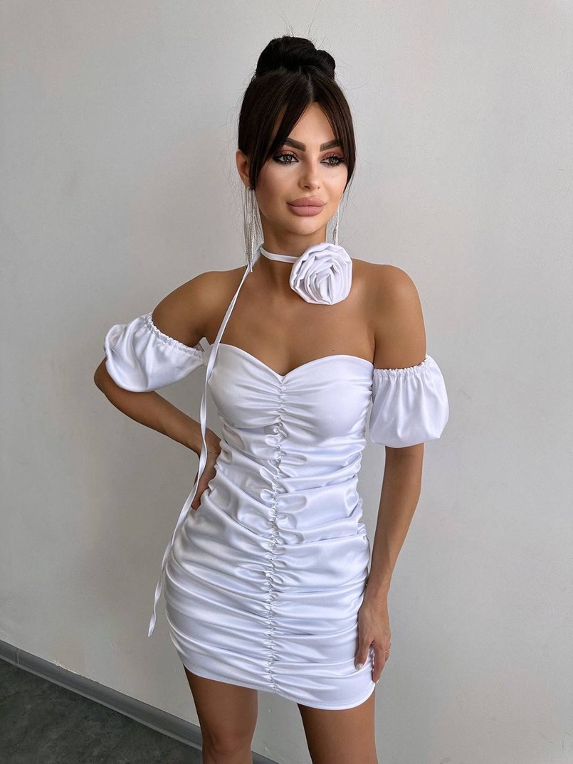 Сукня - міні з драпіруванням та трояндою-чокером Сукня - міні з драпіруванням та трояндою-чокером | PUSHKA SHOP