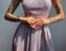 Сяюча сукня максі зі шнурівкою на спинці Сяюча сукня максі зі шнурівкою на спинці | PUSHKA SHOP