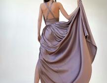 Платье макси с разрезом на юбке и верхом на завязках Платье макси с разрезом на юбке и верхом на завязках | PUSHKA SHOP