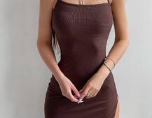 Трикотажное платье со шнуровкой на спинке и вырезом на ножке  | PUSHKA SHOP