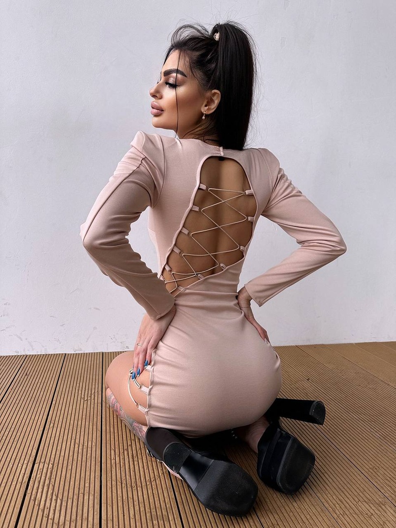 Сукня міді з підплічниками та шнурівкою Розмір вирізу можна регулювати шнурівкою | PUSHKA SHOP