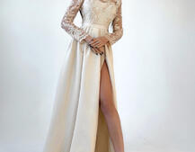 Платье макси с кружевным верхом и разрезом на юбке  | PUSHKA SHOP