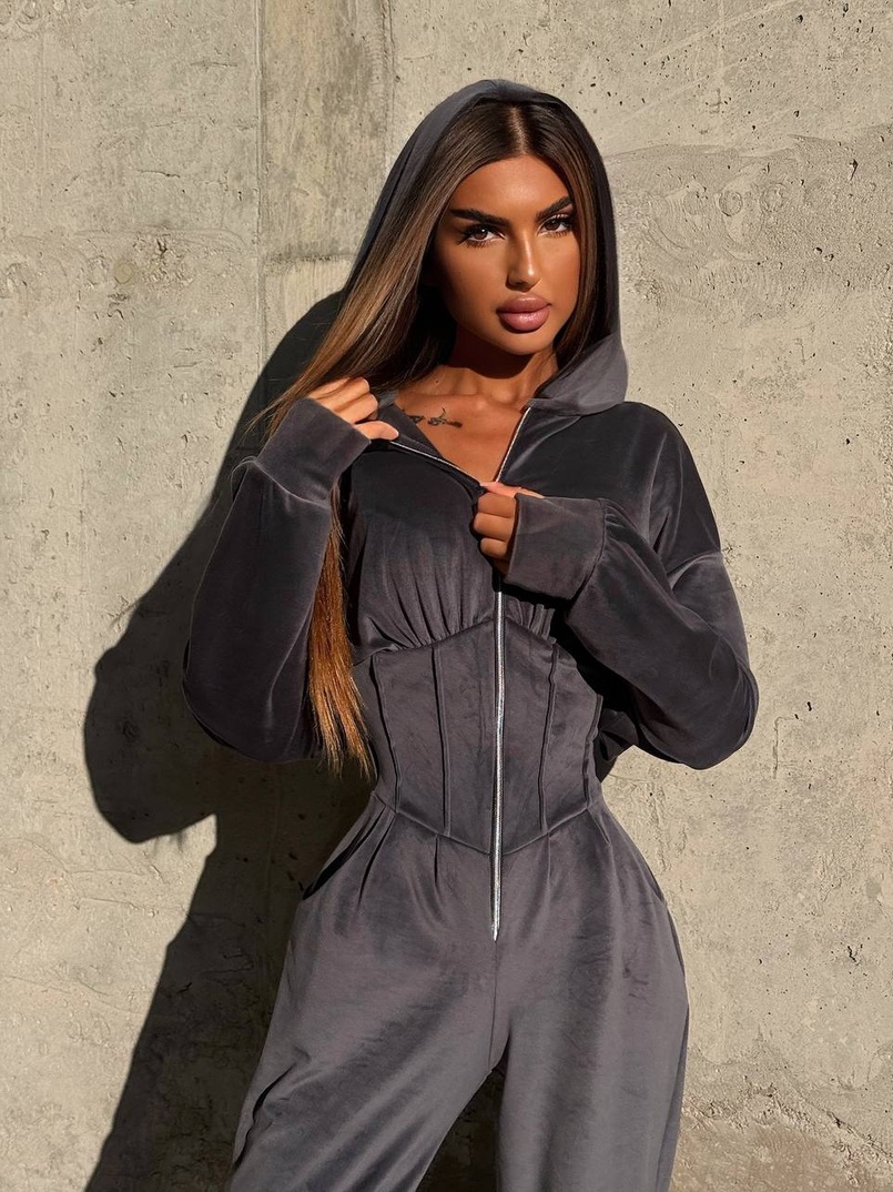 Велюровий комбінезон з елементами корсету Велюровий комбінезон з елементами корсету | PUSHKA SHOP