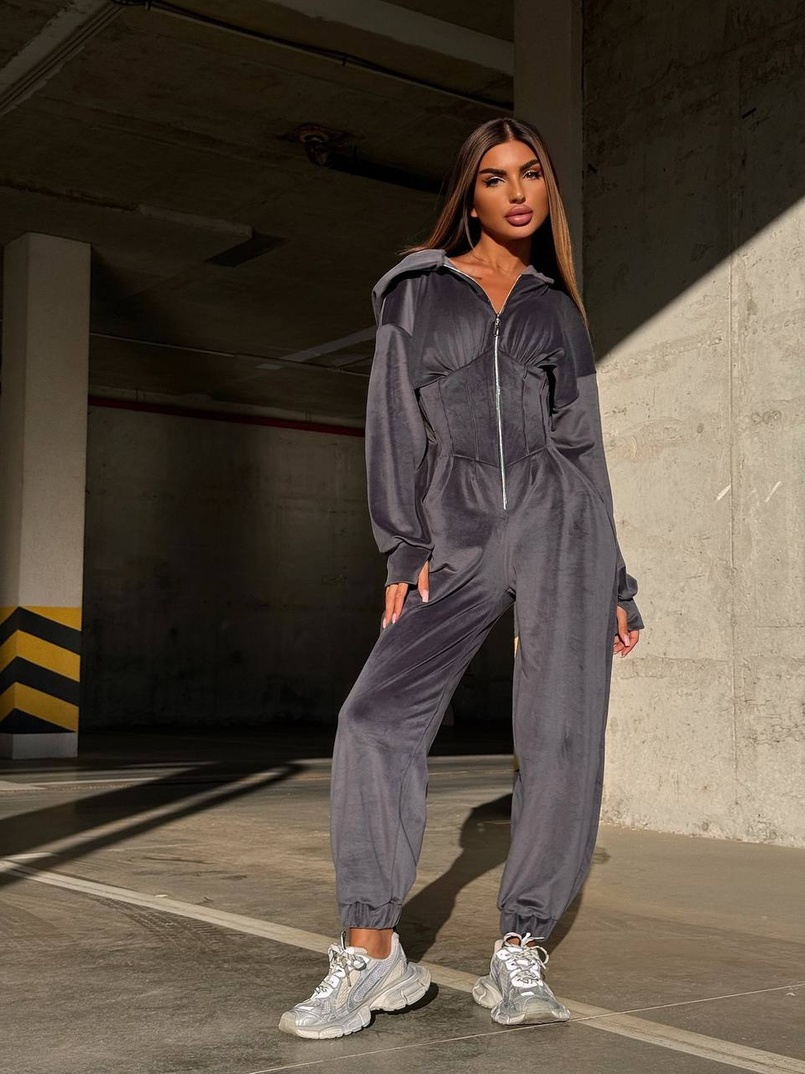 Велюровий комбінезон з елементами корсету Велюровий комбінезон з елементами корсету | PUSHKA SHOP