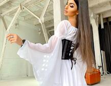 Шифоновое платье ассиметричного кроя с расклешенными рукавами и корсетом декорированный стразами Шифоновое платье ассиметричного кроя с расклешенными рукавами и корсетом декорированный стразами | PUSHKA SHOP