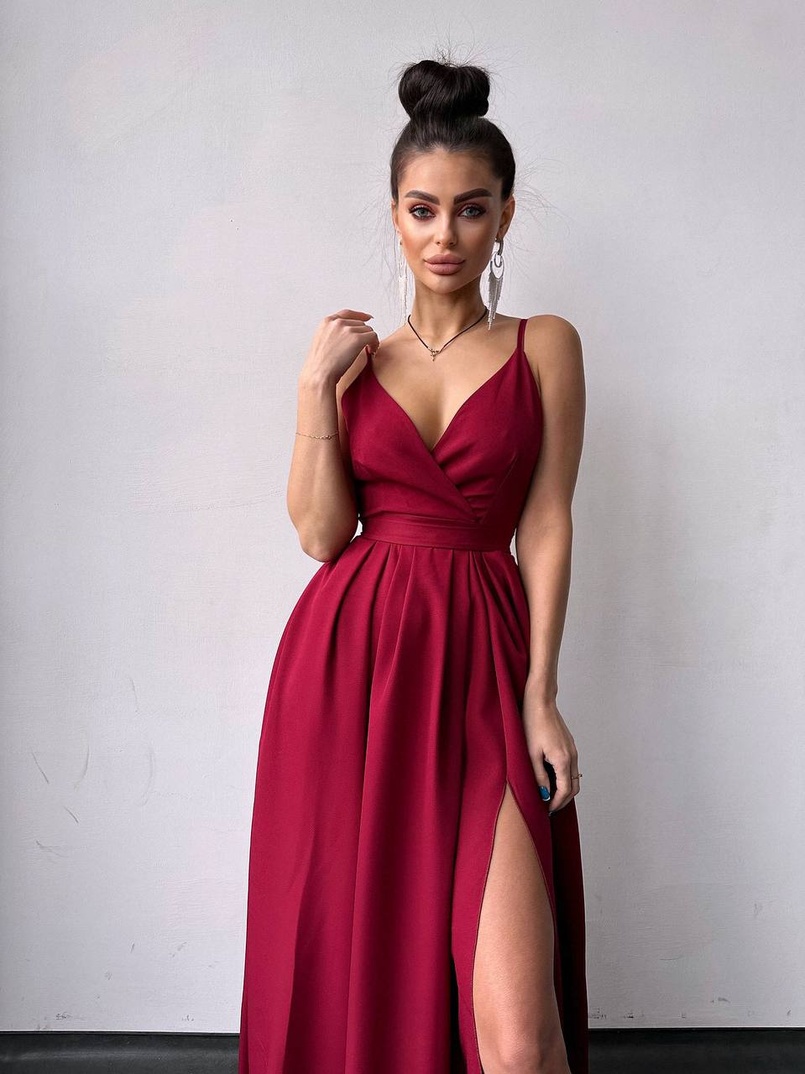 Сукня максі на тонких бретелях з розрізом на спідниці  | PUSHKA SHOP