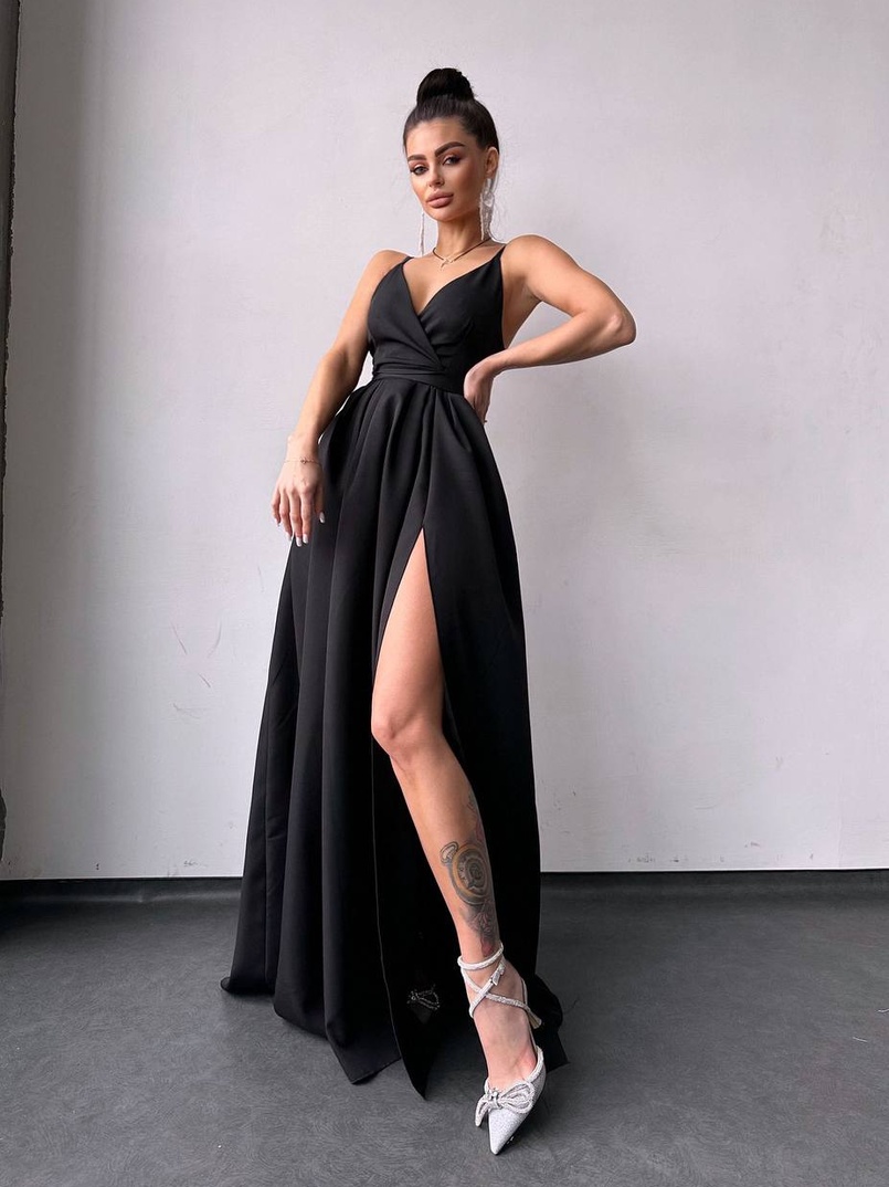 Сукня максі на тонких бретелях з розрізом на спідниці  | PUSHKA SHOP