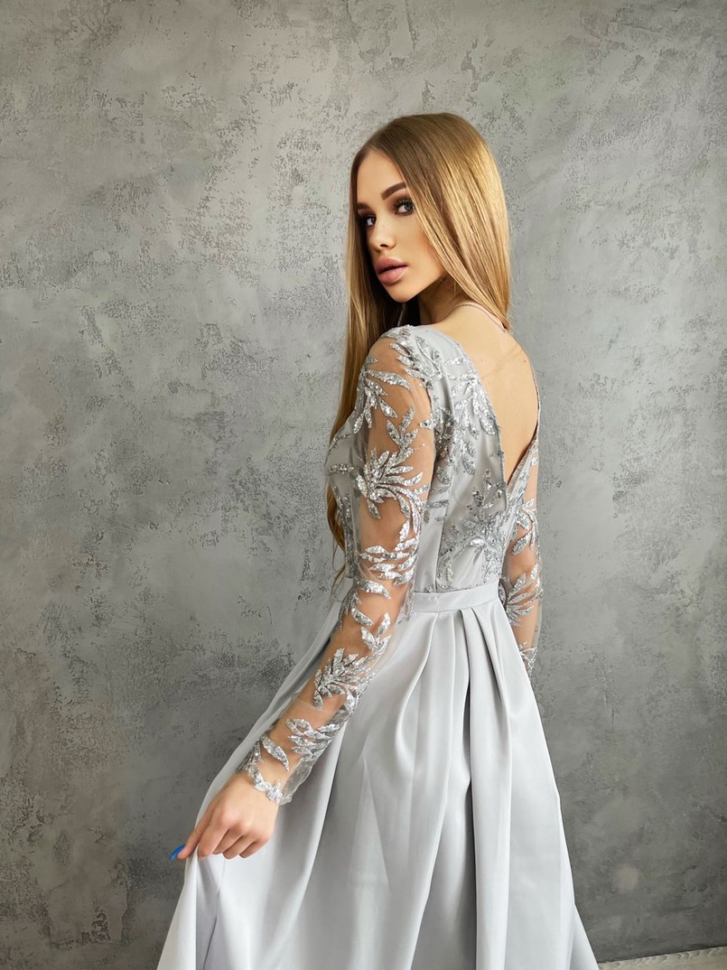 Платье макси с блестящим верхом и разрезом на юбке  | PUSHKA SHOP