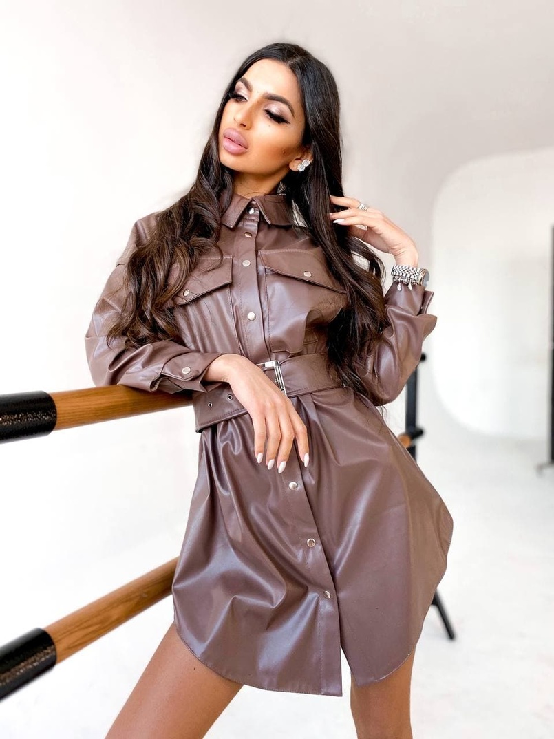 Кожаное платье-рубашка на кнопках с широким поясом Кожаное платье-рубашка на кнопках с широким поясом | PUSHKA SHOP