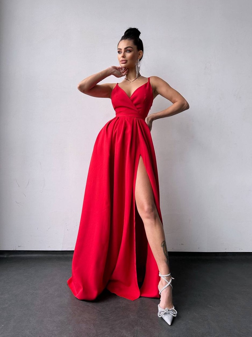 Сукня максі на тонких бретелях з розрізом на спідниці  | PUSHKA SHOP