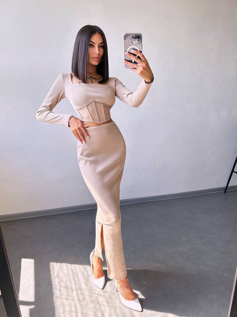 Трикотажний комплект: топ з елементами корсету та спідниця з розрізами Трикотажний комплект: топ з елементами корсету та спідниця з розрізами | PUSHKA SHOP